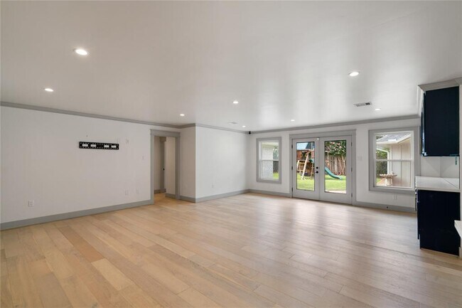 Building Photo - 1075 Curtin St