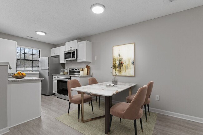 Building Photo - ** COMING SOON ** Charming, updated 2BR/2BA