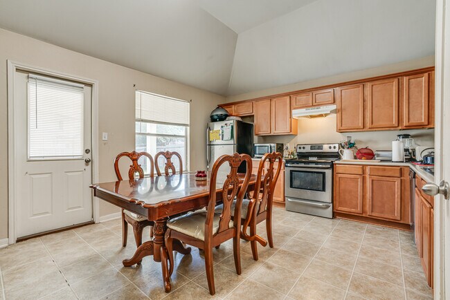 Building Photo - 549 Roadrunner Ave