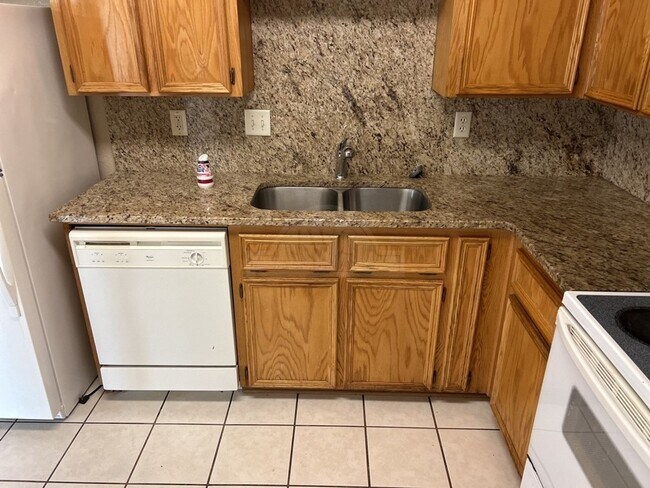 Building Photo - 4704 Pennington Ave