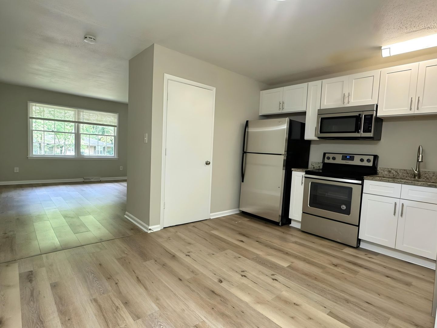 Building Photo - 4626 Highlake Dr
