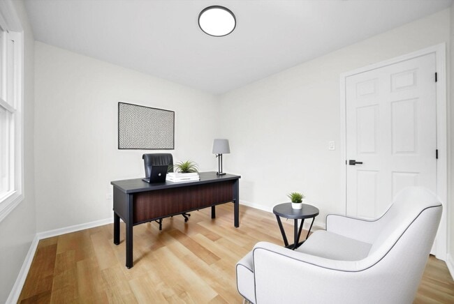 Building Photo - 1668 Hidden Valley Dr