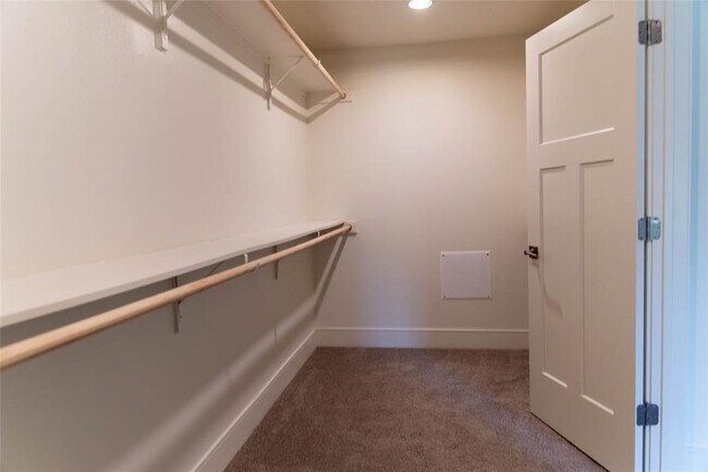 Building Photo - 204 Conservation Dr