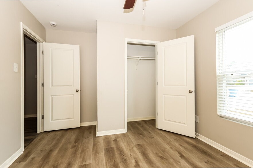Building Photo - 15653 Del Norte Dr