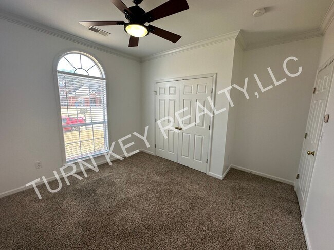 Building Photo - 264 Springdale Dr