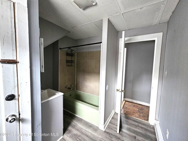 Building Photo - 351 Main St