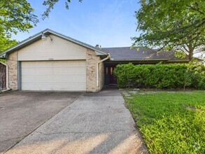 Building Photo - 2800 Jennifer Dr
