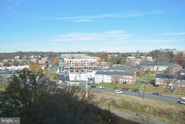 Building Photo - 4600 S Four Mile Run Dr