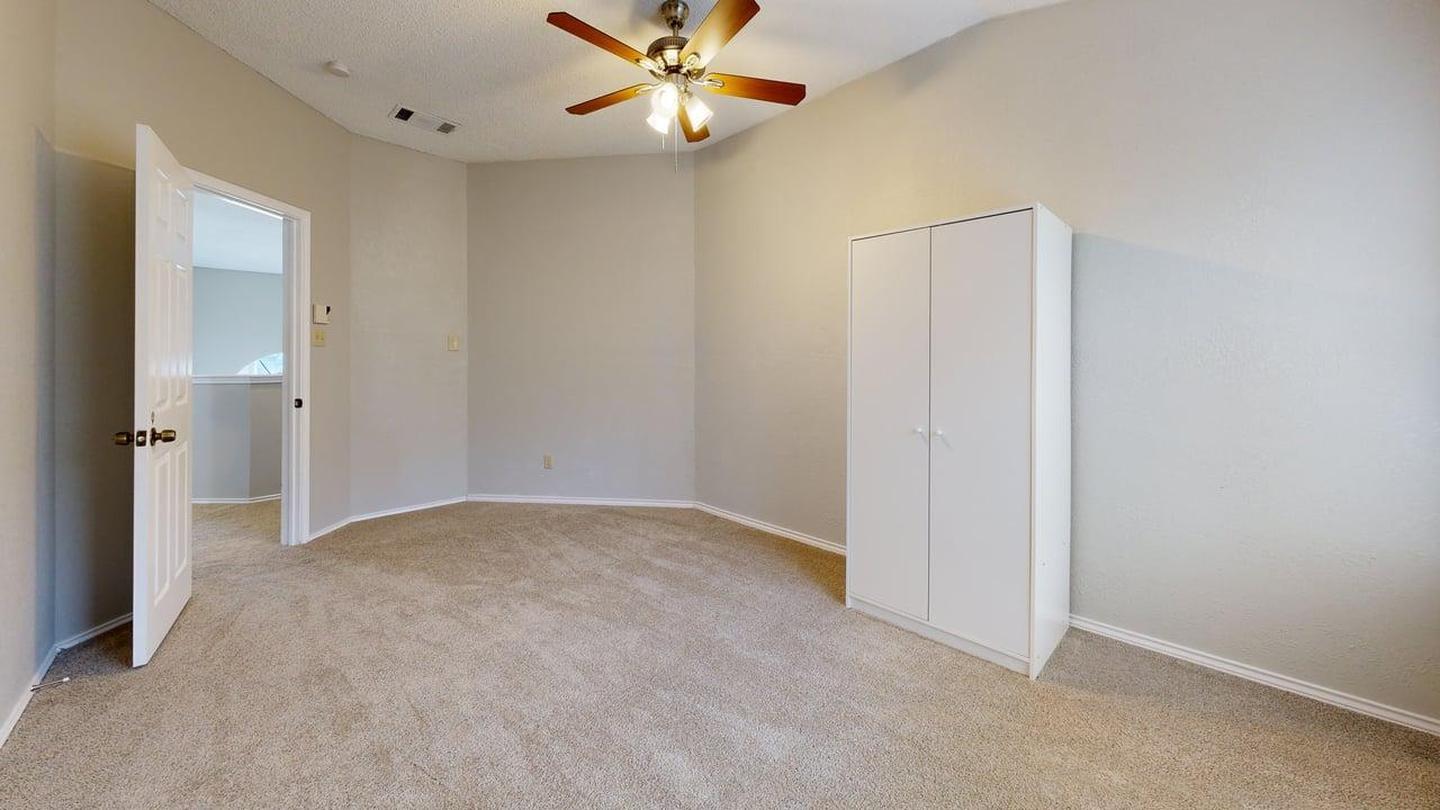 Building Photo - 406 Oakcrest Dr