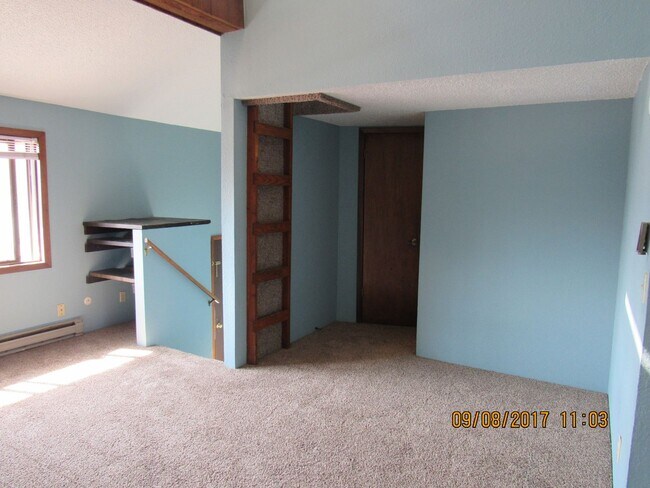 Building Photo - 747 Elder Ct