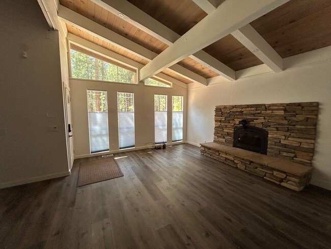 Building Photo - Gorgeous Location Near Heavenly - 3 Bed, 2...