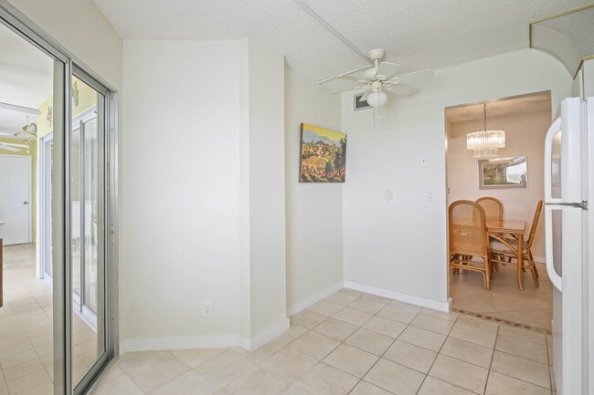 Building Photo - 3951 Via Poinciana