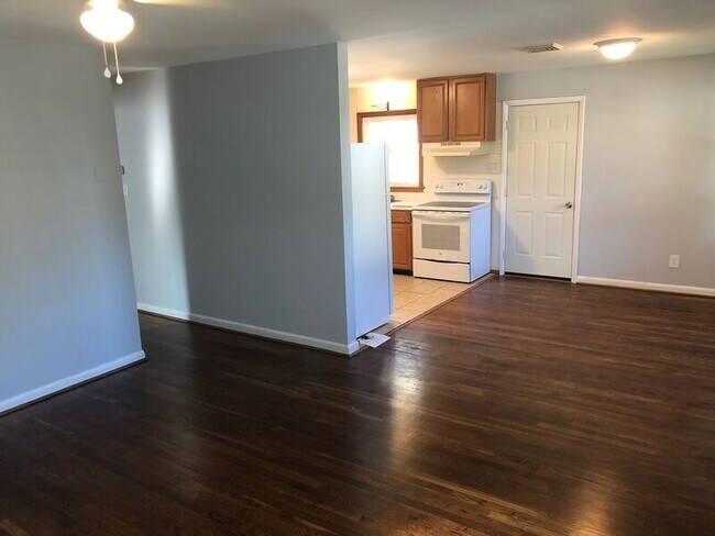 Building Photo - 623 Hazelhurst Ave