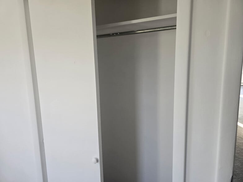 Building Photo - 18 Slape Ave