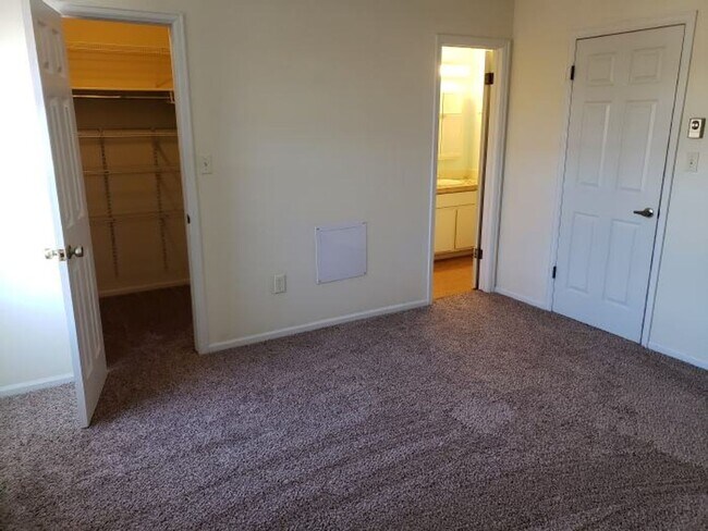 Building Photo - PROMO *$250 Admin Fee Waived* Lovely 2BR C...