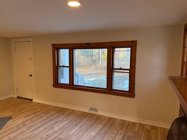 Building Photo - 414 Central St