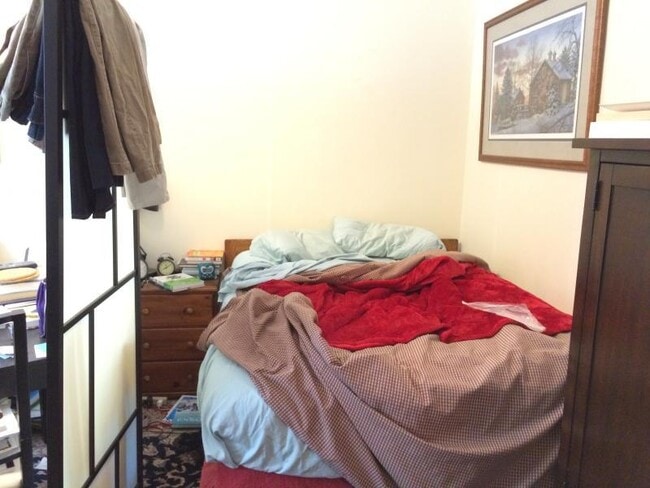 Building Photo - bedroom in Boston MA 02215