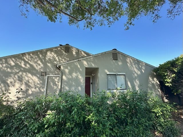 Building Photo - 310 Village Cir