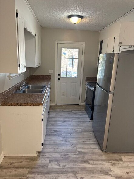 Building Photo - 114 Johnny Reb Dr