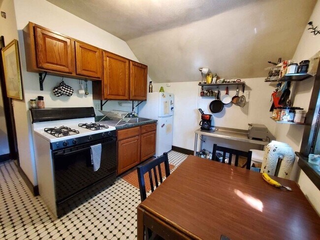 Primary Photo - 112 Allston St