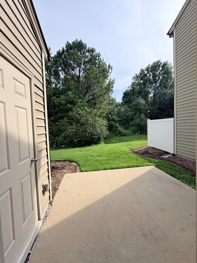 Building Photo - 3719 Landshire View Lane