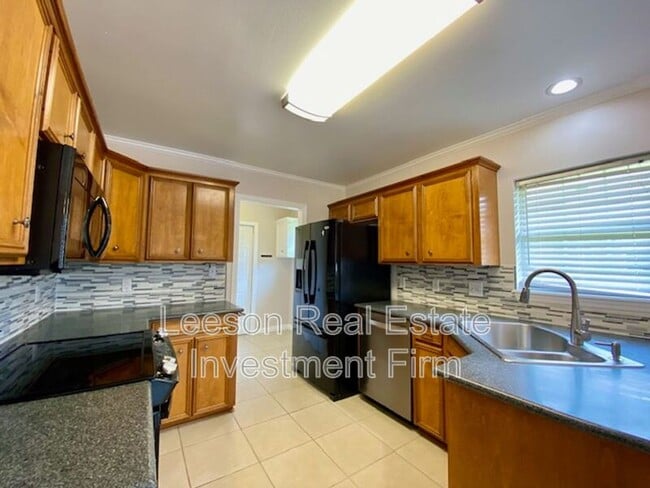 Building Photo - 5842 Bayou Dr