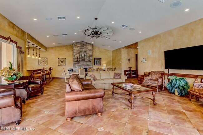 Building Photo - 108 Laguna Villa Blvd