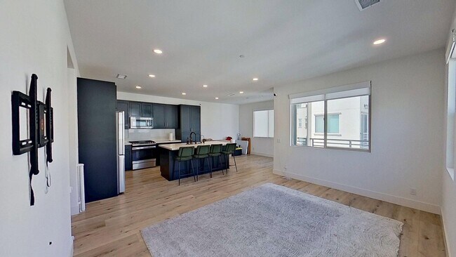 Building Photo - 574 S Motif St