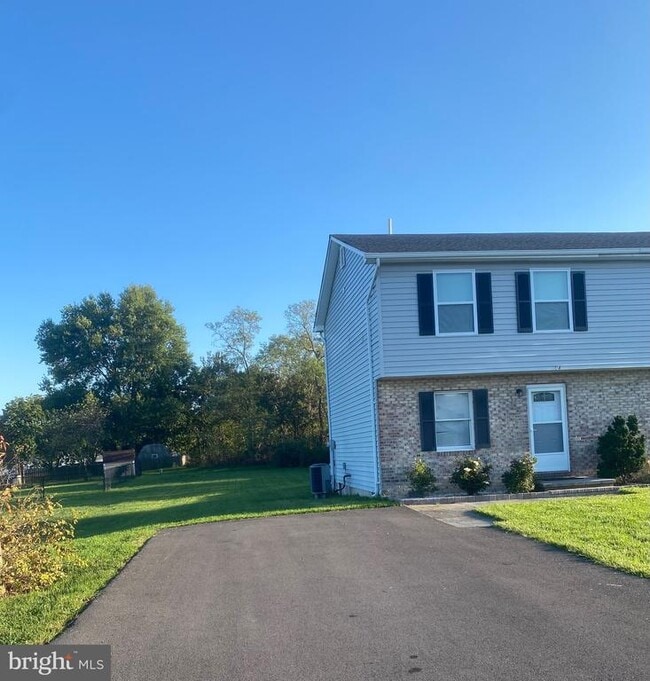 Building Photo - 208 Hackberry Dr