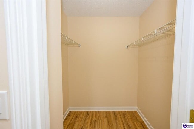 Building Photo - 806 Edgebrook Dr