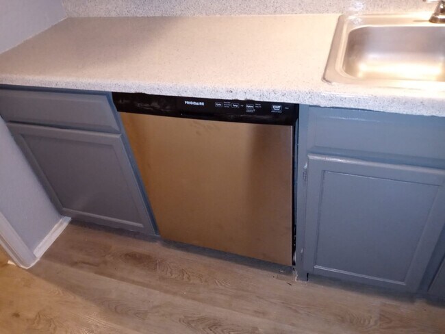 Building Photo - 9700 Leawood Blvd