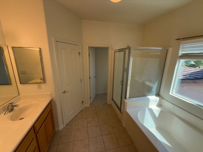 Building Photo - 6220 Orchard Hill Way