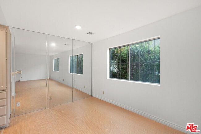 Building Photo - 839 S Holt Ave