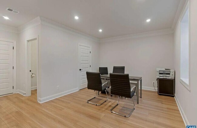 Building Photo - 805 Park Ridge Dr