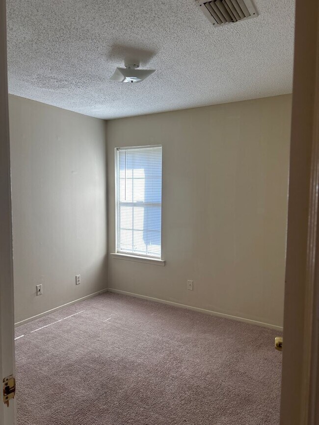 Building Photo - 5768 Worchester Ct