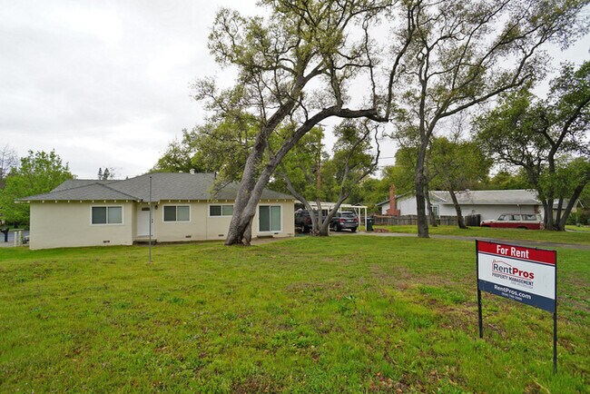 Building Photo - Beautifully remodeled halfplex in desirable Granite Bay!