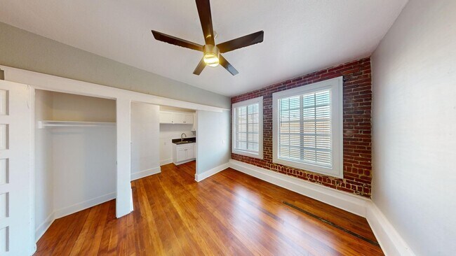 Interior Photo - 2626-2634 N Broadway