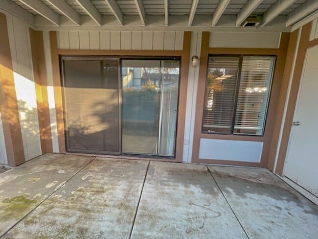 Building Photo - Cozy 2 Bedroom Ground Level Condo In The Highly Desirable New Park Village Community in Newark