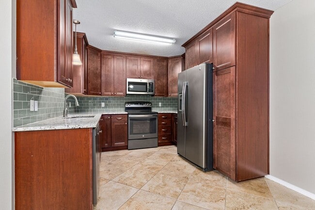 Building Photo - 5802 Park Valley Cir