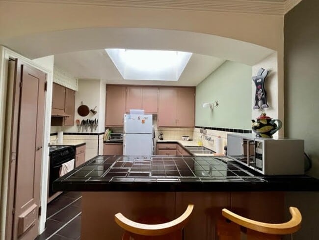 Building Photo - Whimsical 2BR/1BA, Outer Parkside Gem and Dog Friendly! FURNISHED Flexible Lease Term