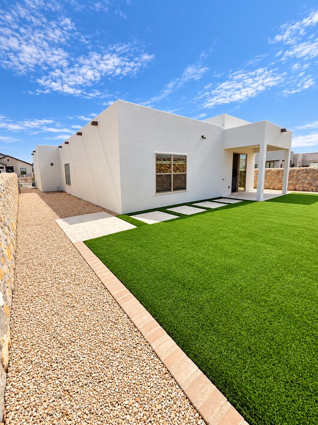 Building Photo - 12633 Middlesbrough Ave