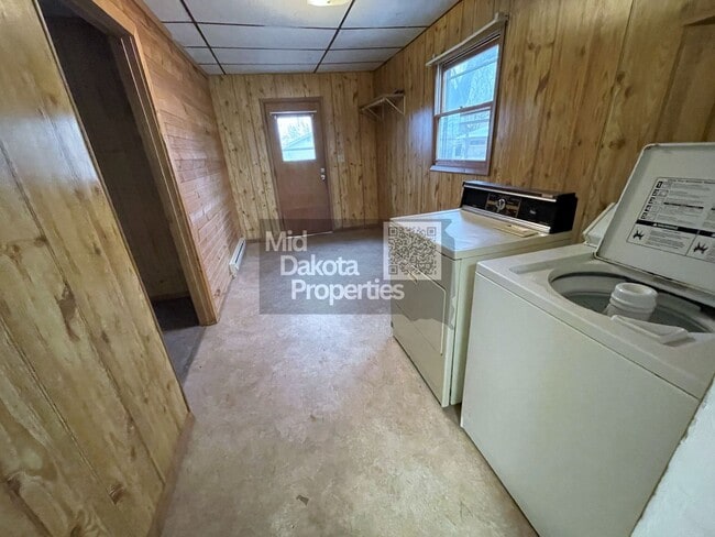 Building Photo - 216 E 5th Ave