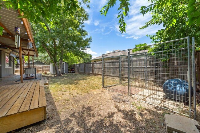 Building Photo - 301 Zebra Dr