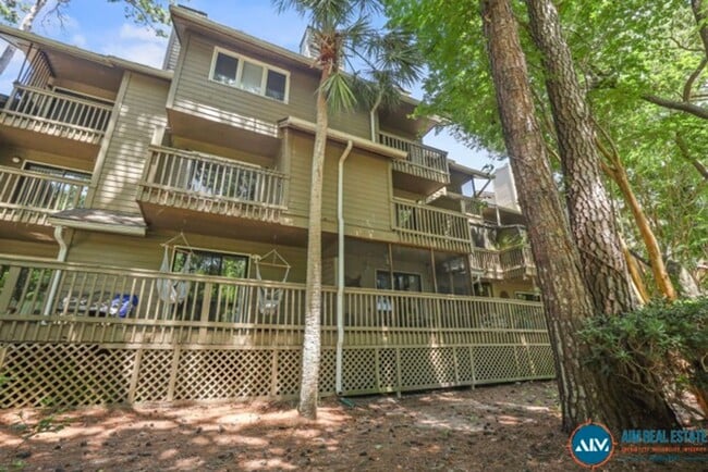 Building Photo - Updated Wyndemere Condo at Yacht Cove – Fr...