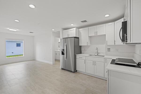 Building Photo - 5911 Seagrape Dr