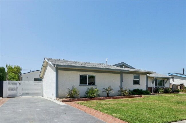 Building Photo - 17148 Stare St