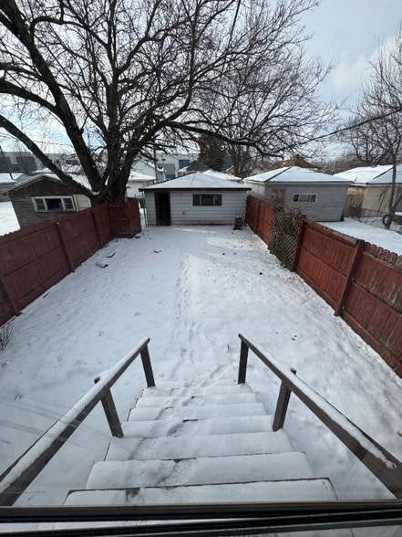 Building Photo - 4328 Northcote Ave