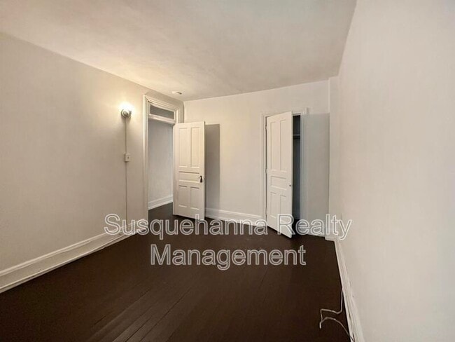 Building Photo - 337 S 15th St