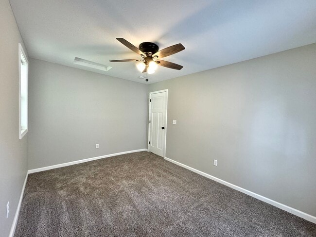 Building Photo - Charming & Fully Remodeled 2-Bed Gem – Your Perfect Home Awaits!