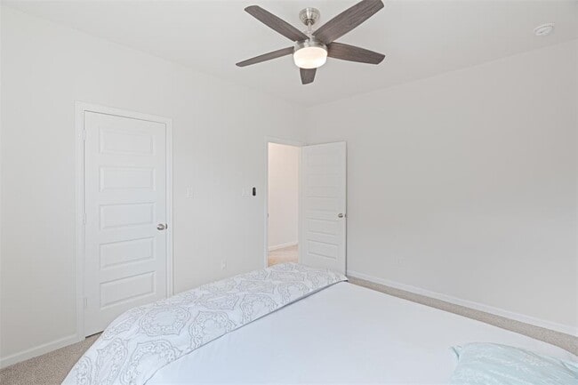 Building Photo - 521 Calmo Ct
